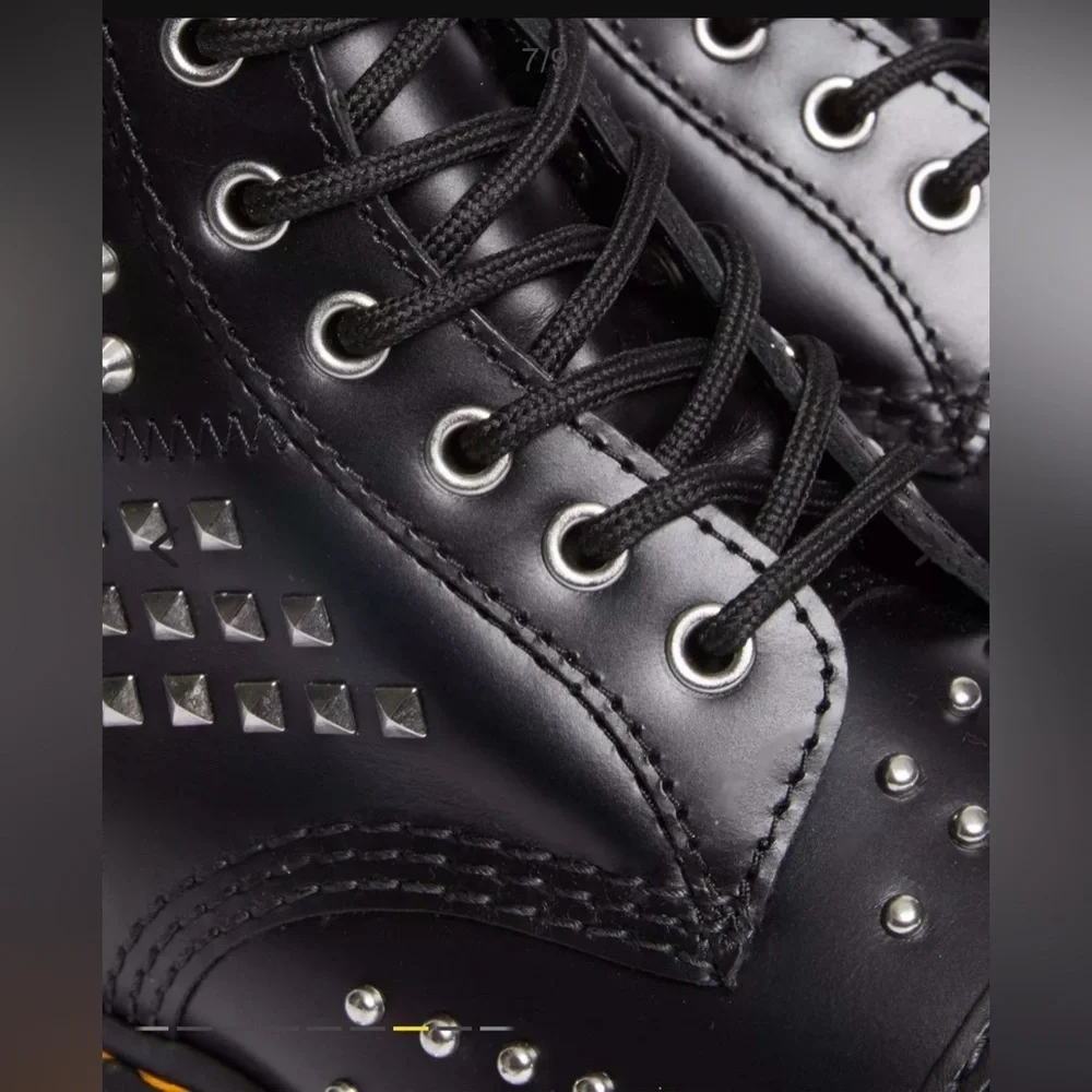 DR MARTENS 1460 STUDDED ZIP ATLAS LEATHER LACE UP